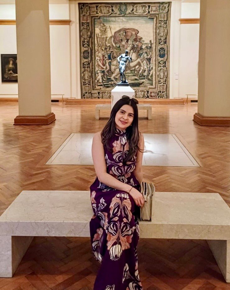 Imagen de la galerista en un museo de Alemania